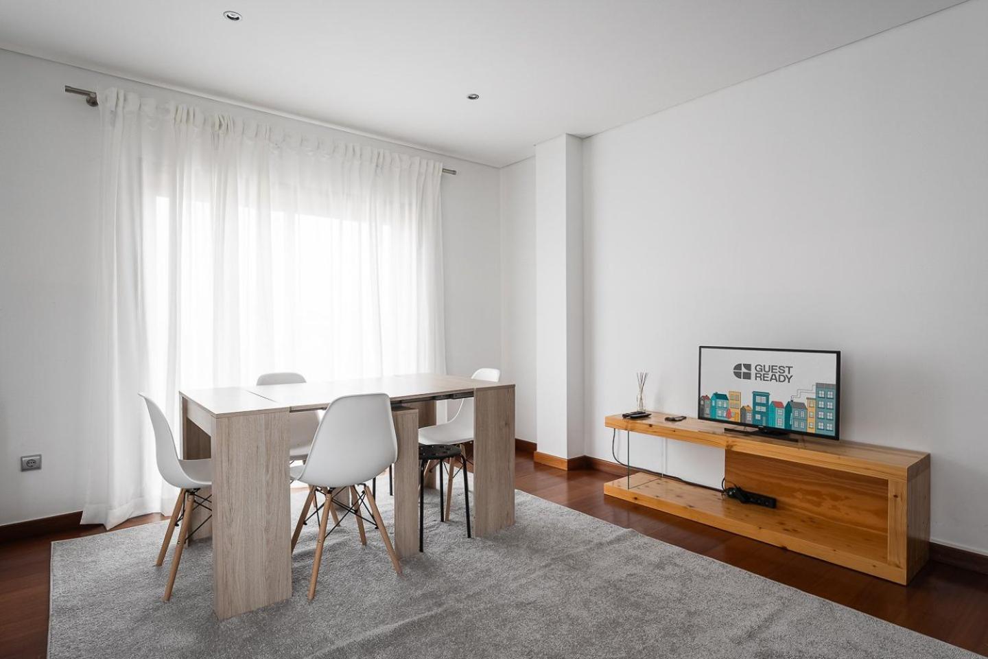 Guestready - A Modern Stay In Авейру Экстерьер фото